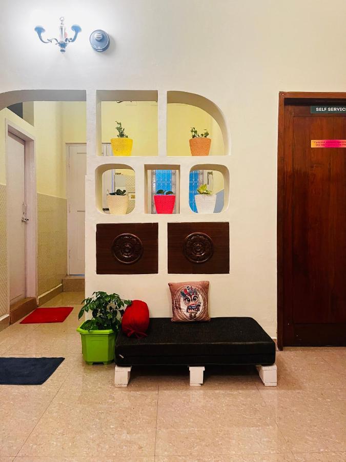 Crossroads Hostel 1980 Мисор Екстериор снимка