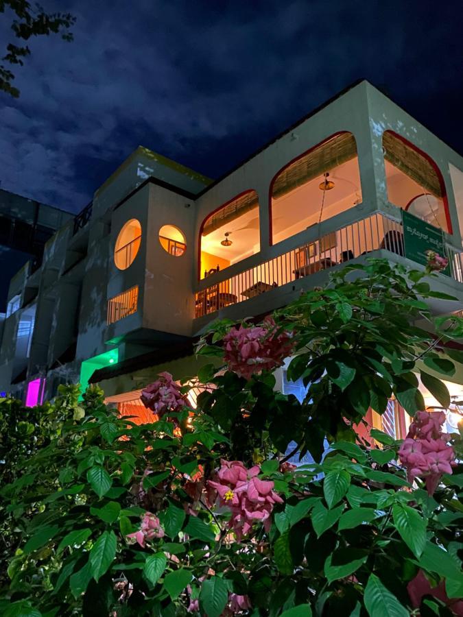 Crossroads Hostel 1980 Мисор Екстериор снимка