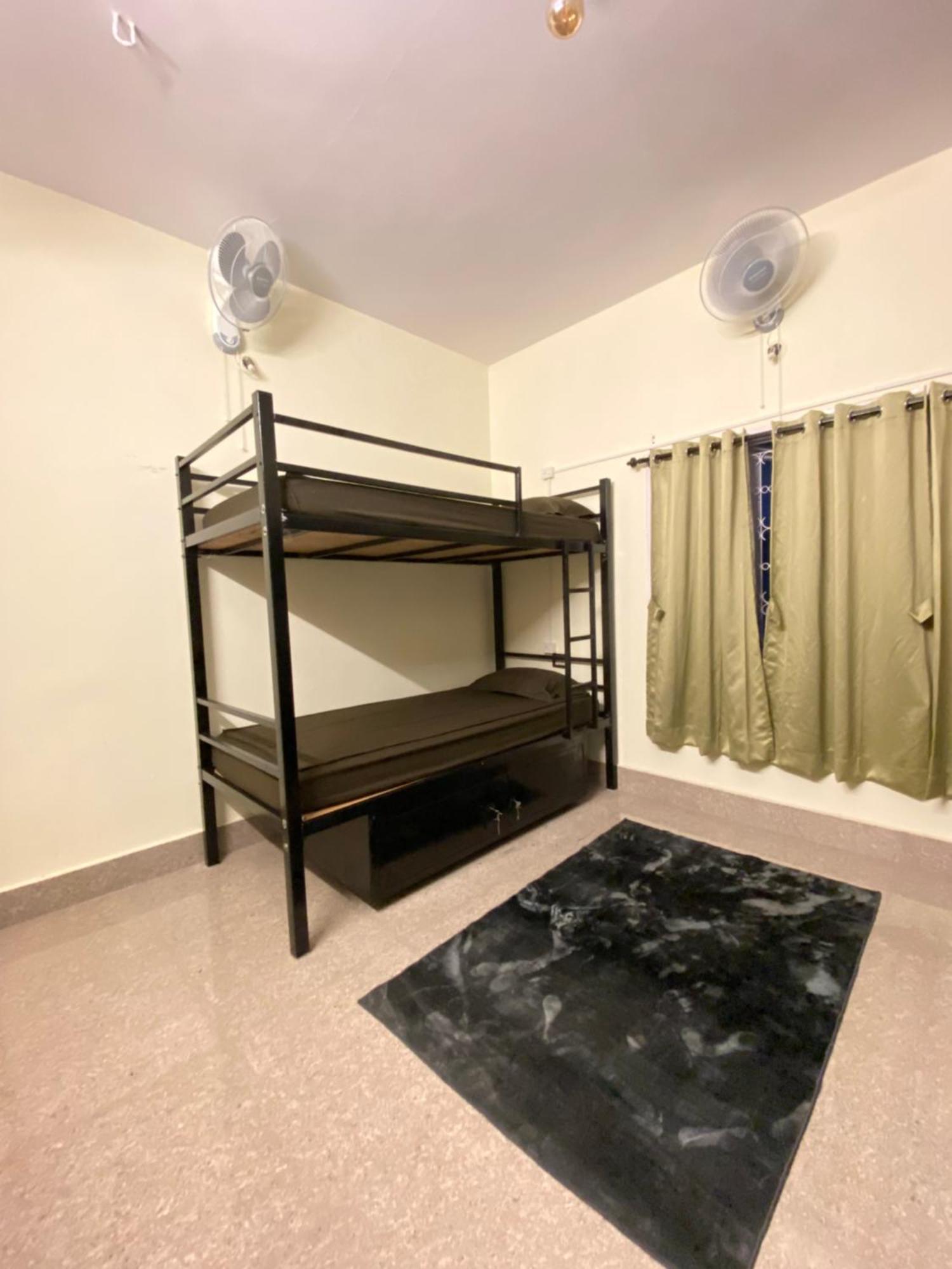 Crossroads Hostel 1980 Мисор Екстериор снимка