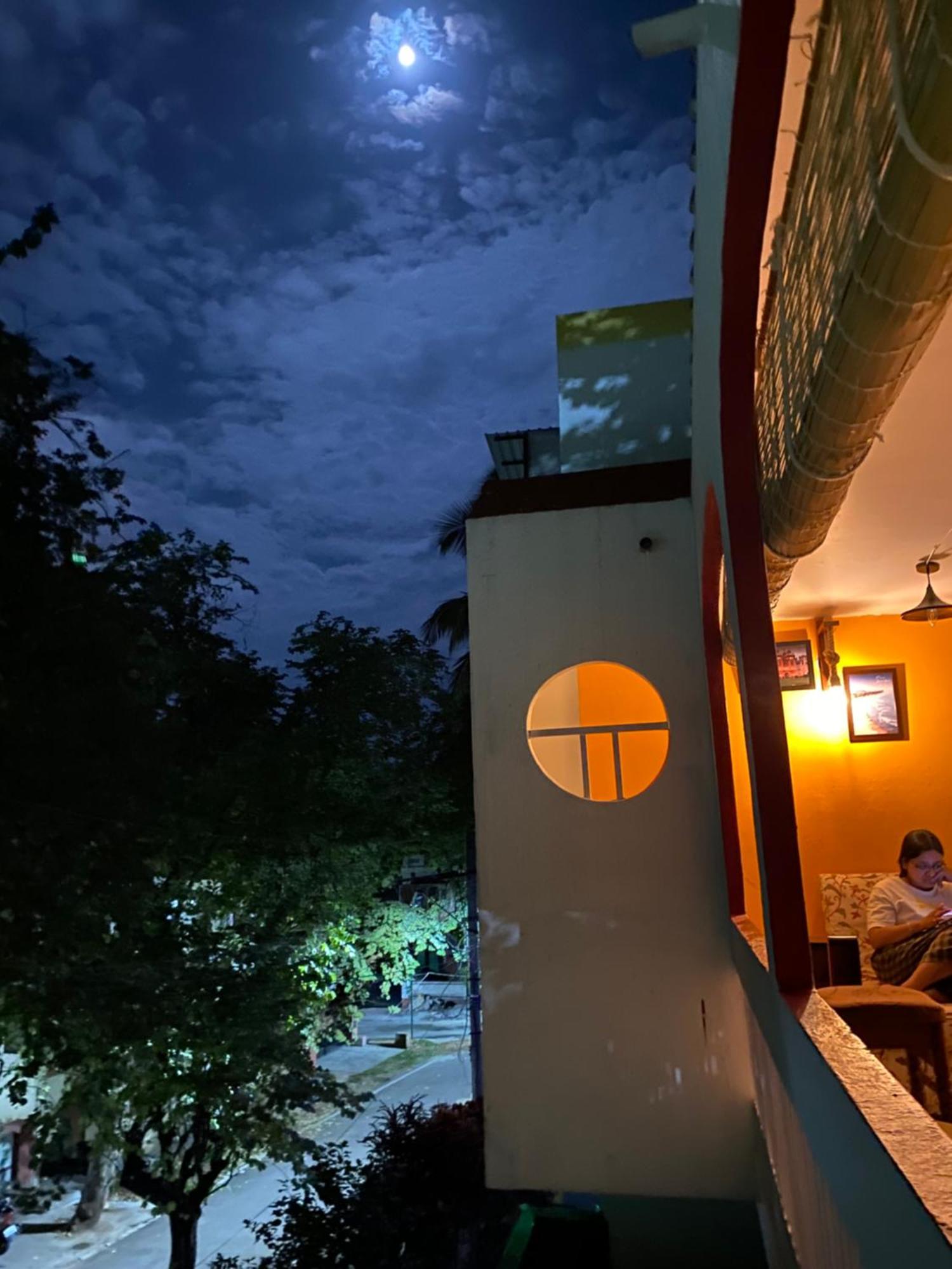 Crossroads Hostel 1980 Мисор Екстериор снимка